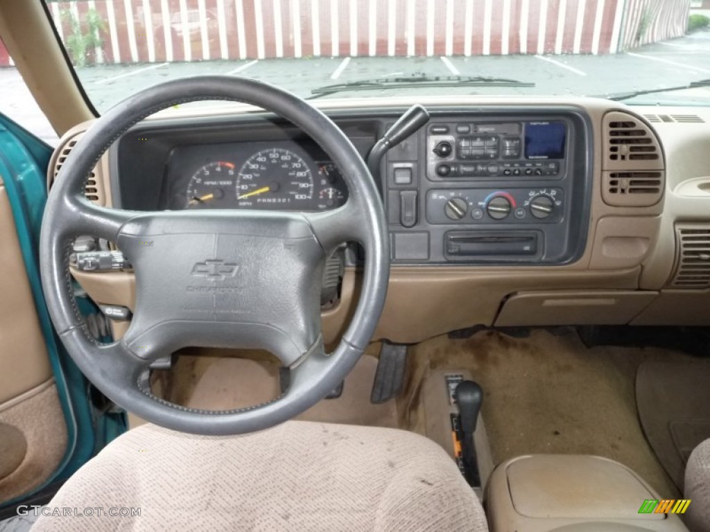 1995 Chevrolet C/K K1500 Silverado Z71 Extended Cab 4x4 Gray Dashboard Photo #51035257