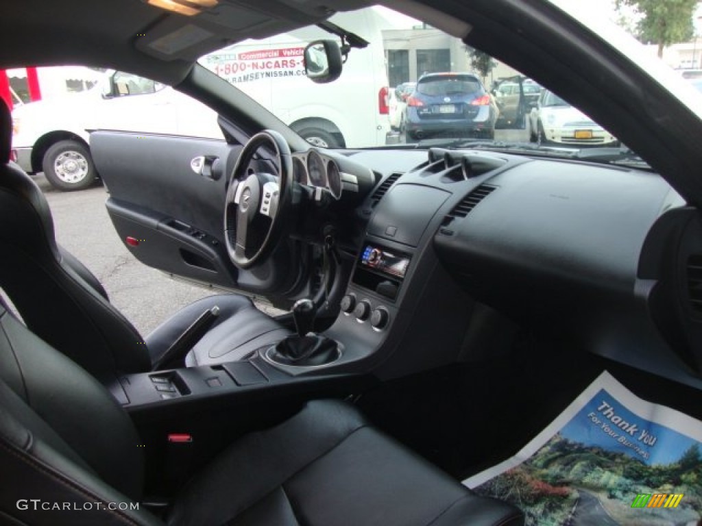 Charcoal Interior 2003 Nissan 350Z Touring Coupe Photo #51036037