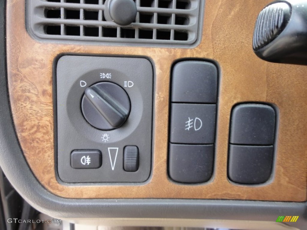 2002 Saab 9-5 Linear Sport Wagon Controls Photo #51038794