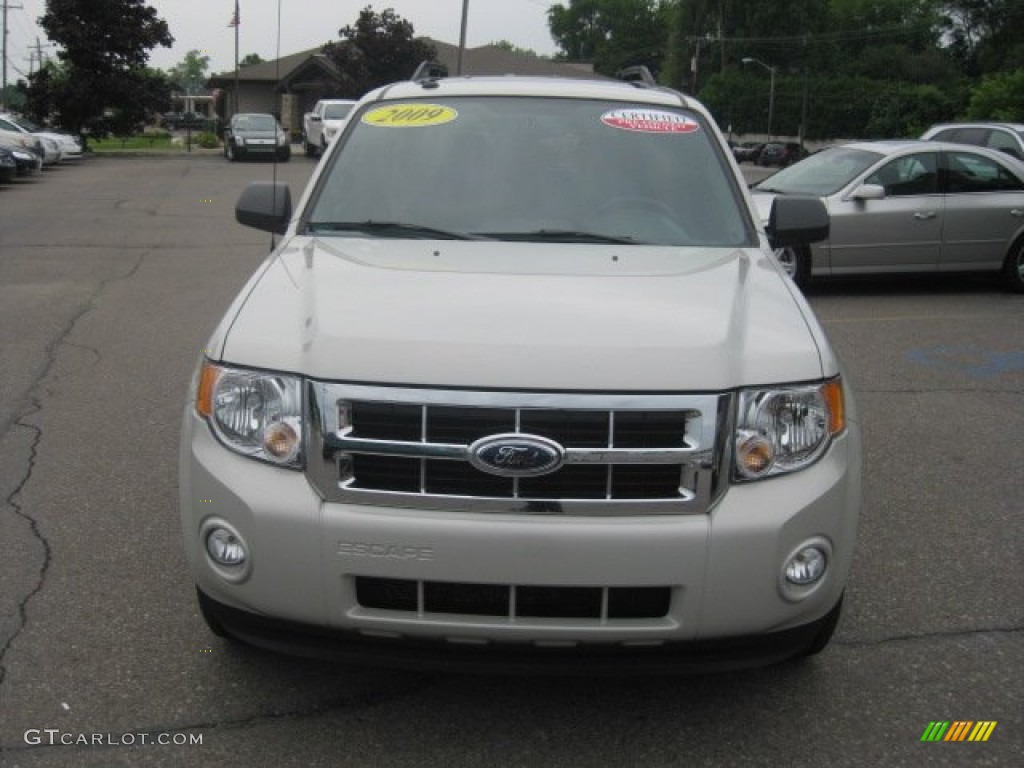 2009 Escape XLT 4WD - Brilliant Silver Metallic / Charcoal photo #11