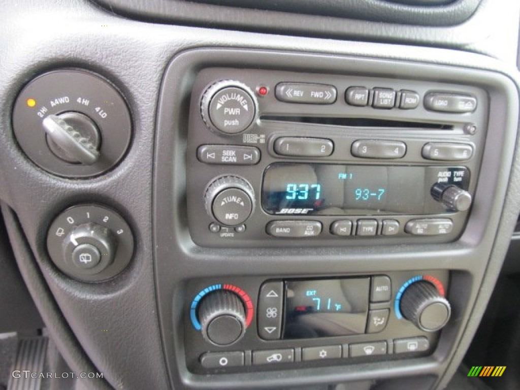 2005 Chevrolet TrailBlazer EXT LT 4x4 Controls Photo #51039865