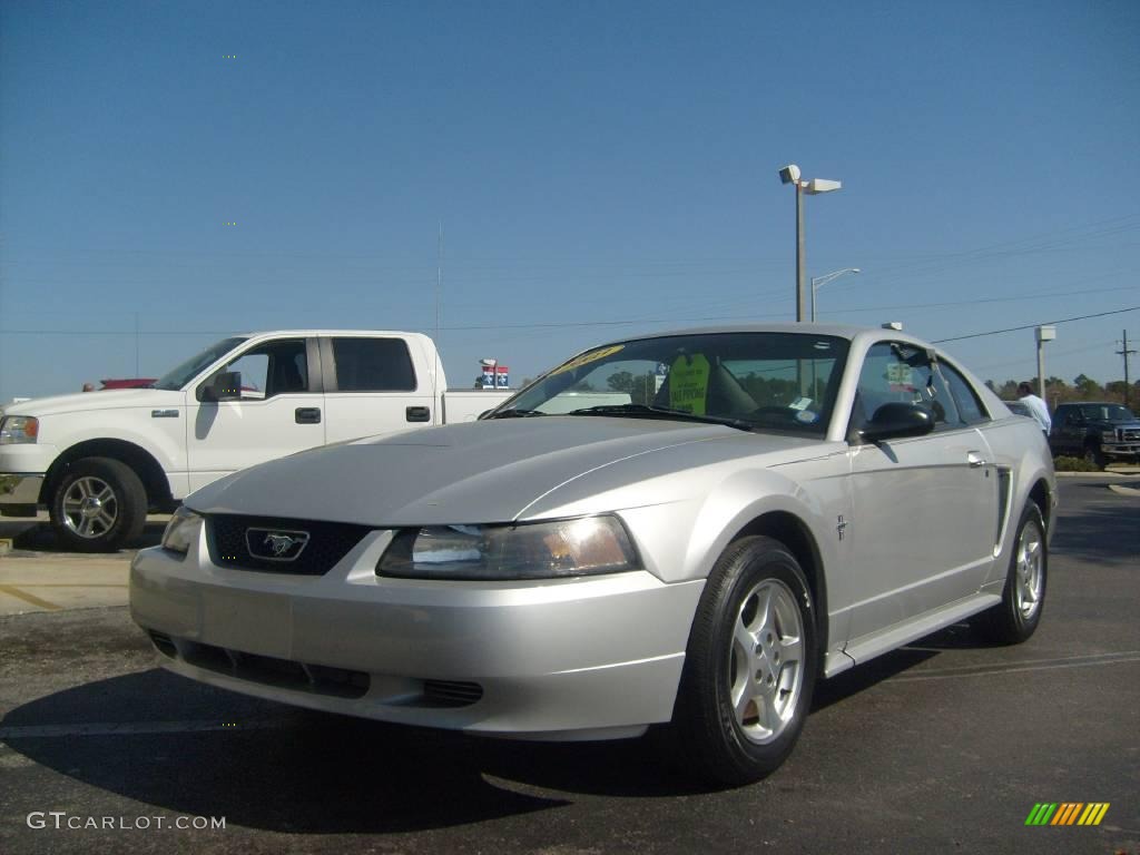 2003 Mustang V6 Coupe - Silver Metallic / Medium Graphite photo #7