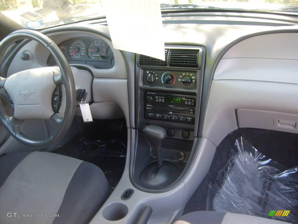 2003 Mustang V6 Coupe - Silver Metallic / Medium Graphite photo #24