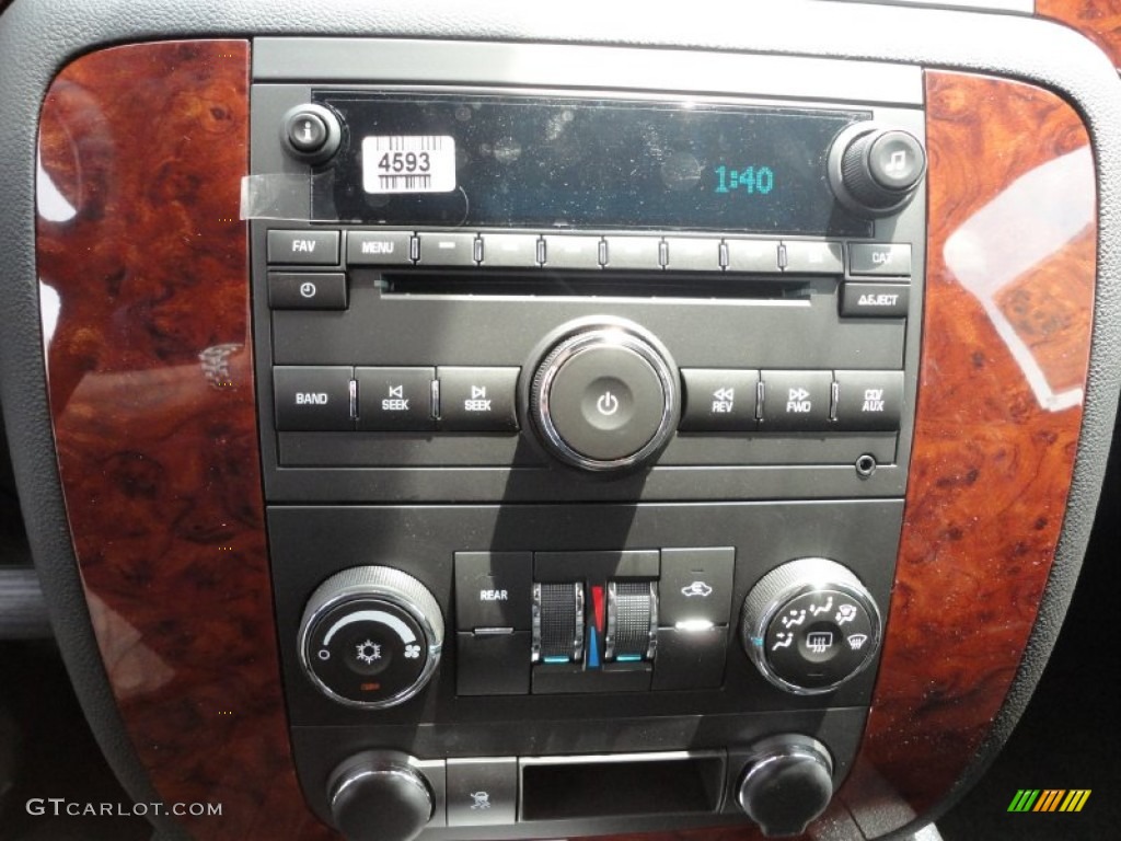 2011 Chevrolet Suburban LS 4x4 Controls Photo #51042367