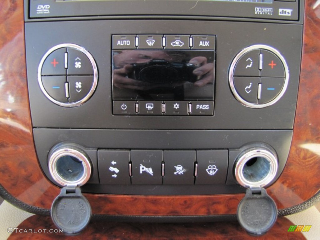 2008 Chevrolet Suburban 1500 LTZ 4x4 Controls Photo #51043048