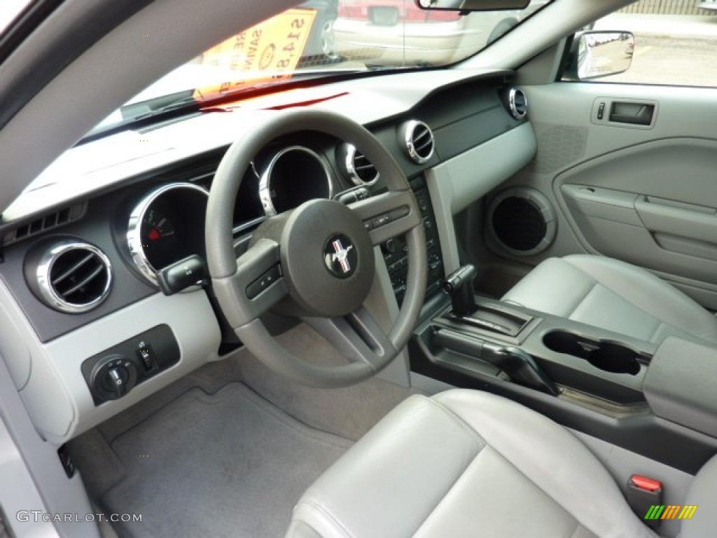 2005 Mustang V6 Deluxe Coupe - Satin Silver Metallic / Light Graphite photo #15