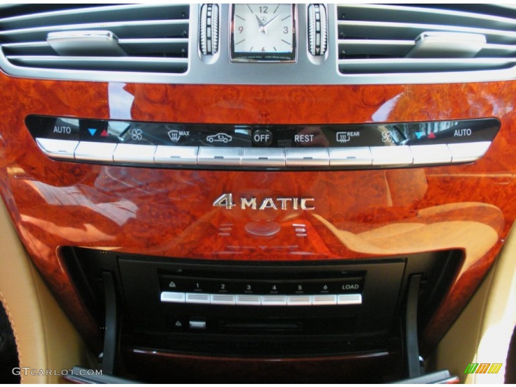 2009 Mercedes-Benz CL 550 4Matic Controls Photo #51045202