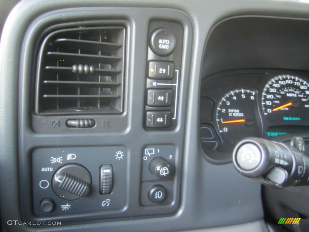 2005 Chevrolet Tahoe 4x4 Controls Photos