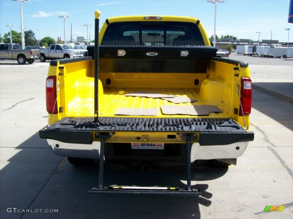 2008 F250 Super Duty XLT Crew Cab 4x4 - Blazing Yellow / Medium Stone photo #4
