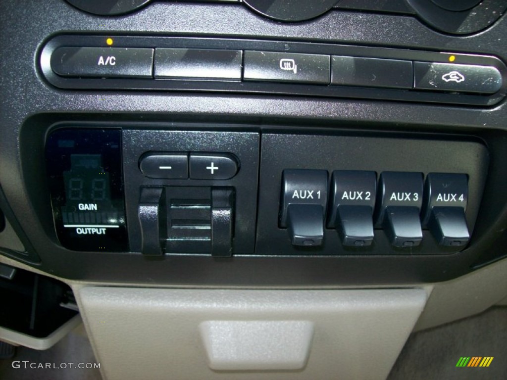 2008 F250 Super Duty XLT Crew Cab 4x4 - Blazing Yellow / Medium Stone photo #16