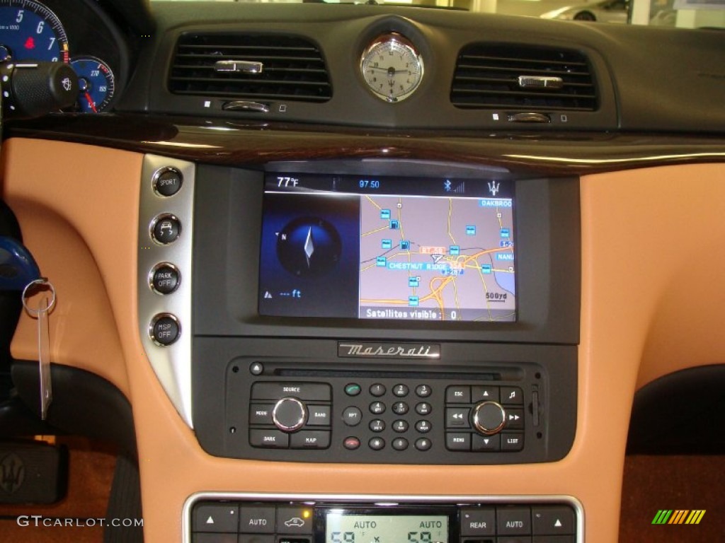 2011 Maserati GranTurismo Coupe Controls Photos