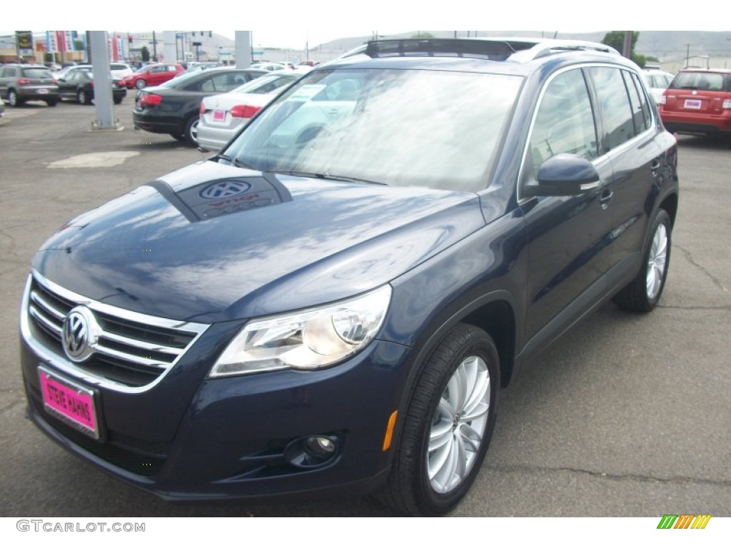 2011 Tiguan SE 4Motion - Night Blue Metallic / Sandstone photo #2