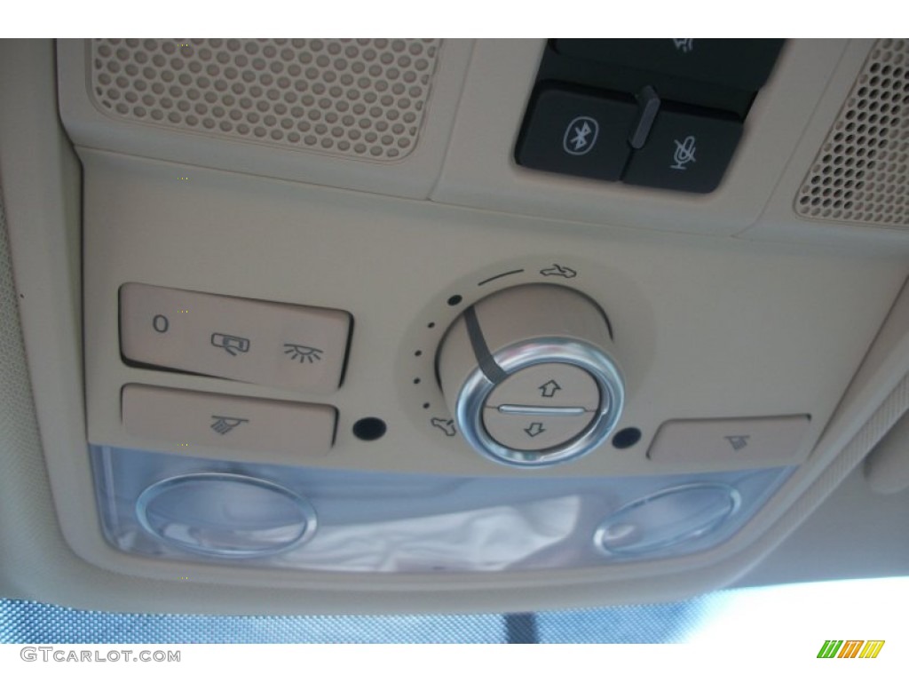 2011 Volkswagen Tiguan SE 4Motion Controls Photo #51052261