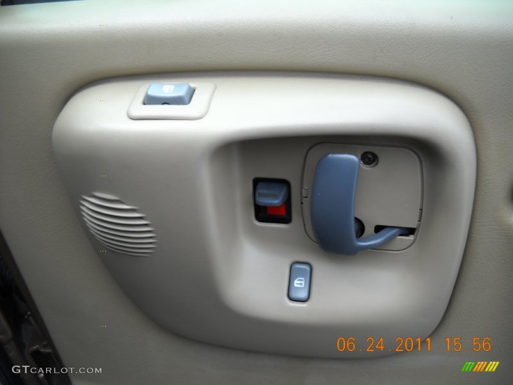 2000 Chevrolet Express G1500 Passenger Conversion Van Controls Photo #51052276