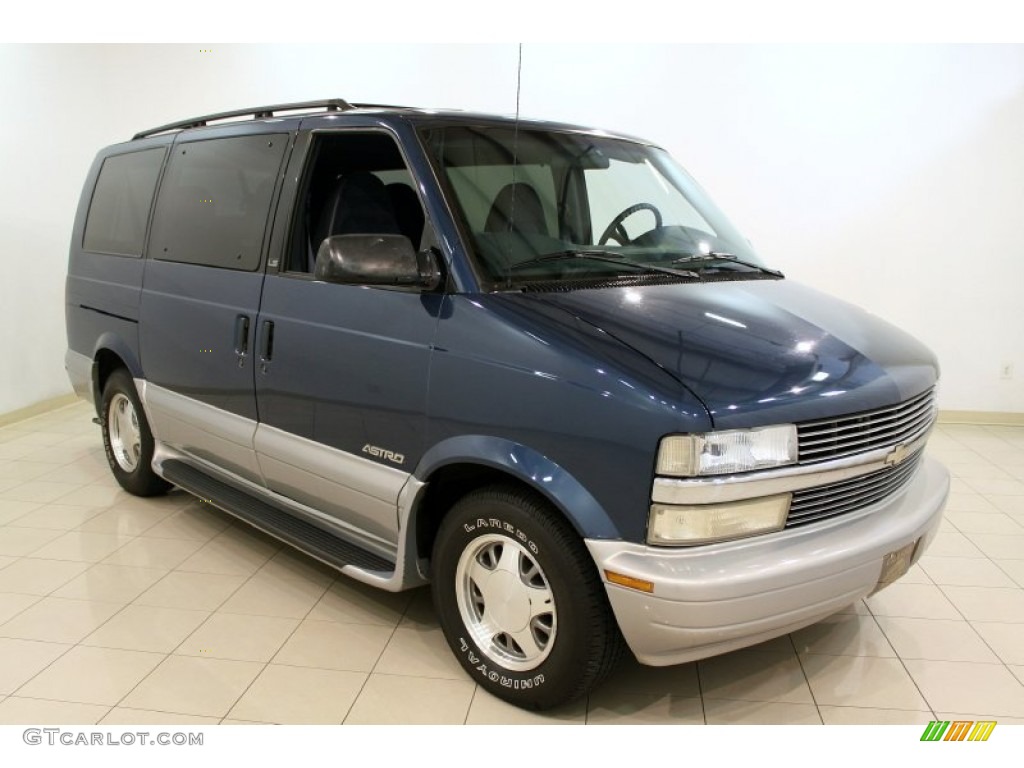 2000 Astro Passenger Van - Medium Cadet Blue Metallic / Blue photo #1