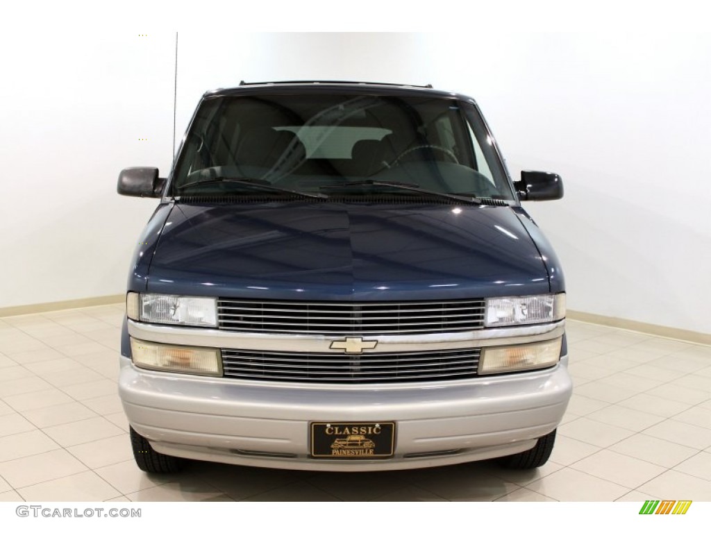 2000 Astro Passenger Van - Medium Cadet Blue Metallic / Blue photo #2