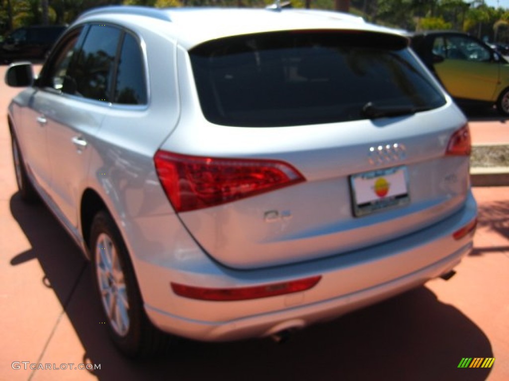 2011 Q5 2.0T quattro - Ice Silver Metallic / Black photo #3