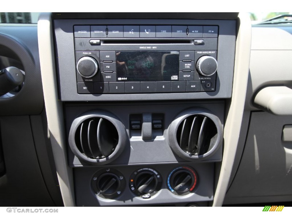 2007 Jeep Wrangler Sahara 4x4 Controls Photo #51062521