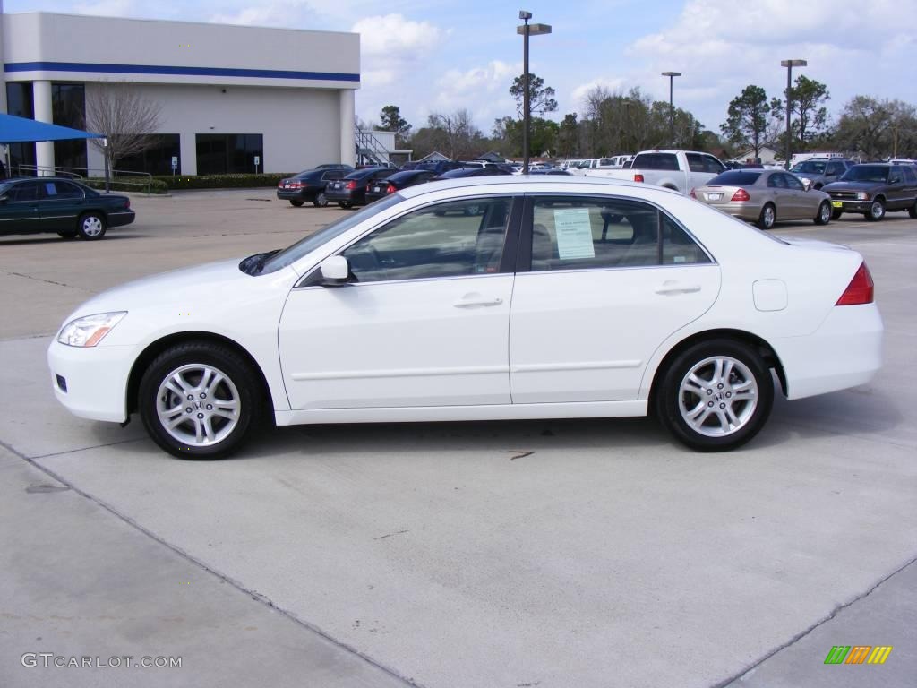 2007 Accord SE Sedan - Taffeta White / Ivory photo #2