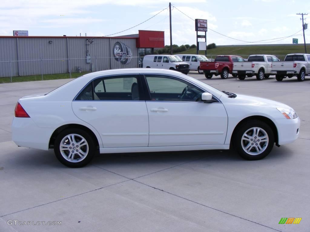 2007 Accord SE Sedan - Taffeta White / Ivory photo #5