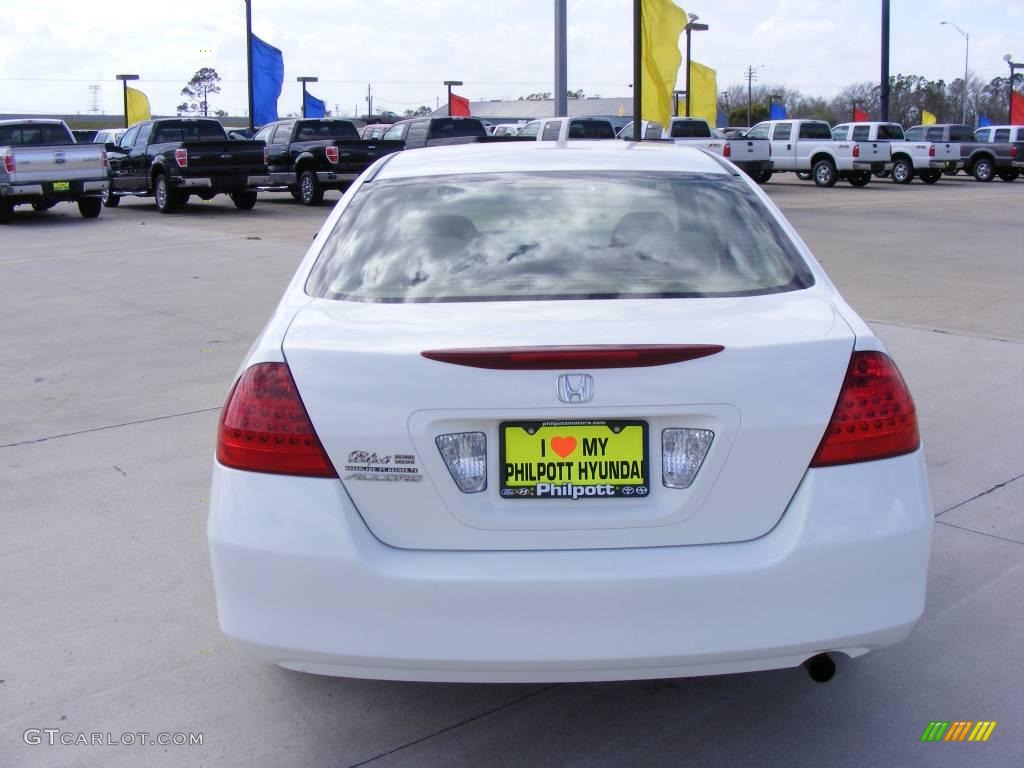 2007 Accord SE Sedan - Taffeta White / Ivory photo #7