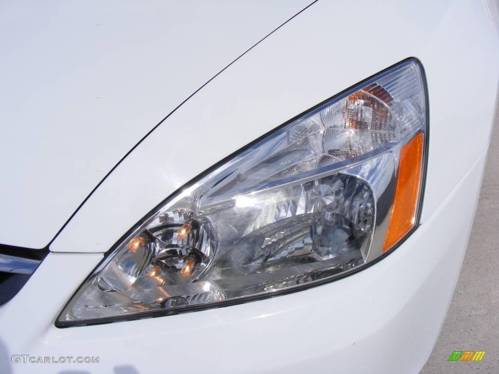 2007 Accord SE Sedan - Taffeta White / Ivory photo #16