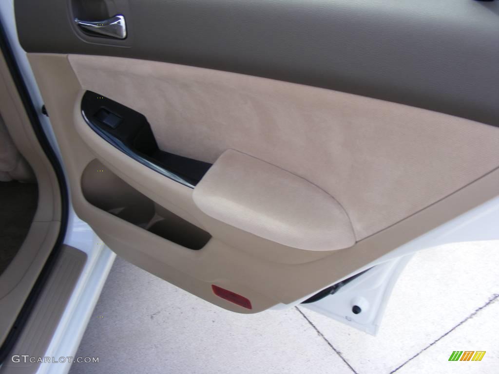 2007 Accord SE Sedan - Taffeta White / Ivory photo #24