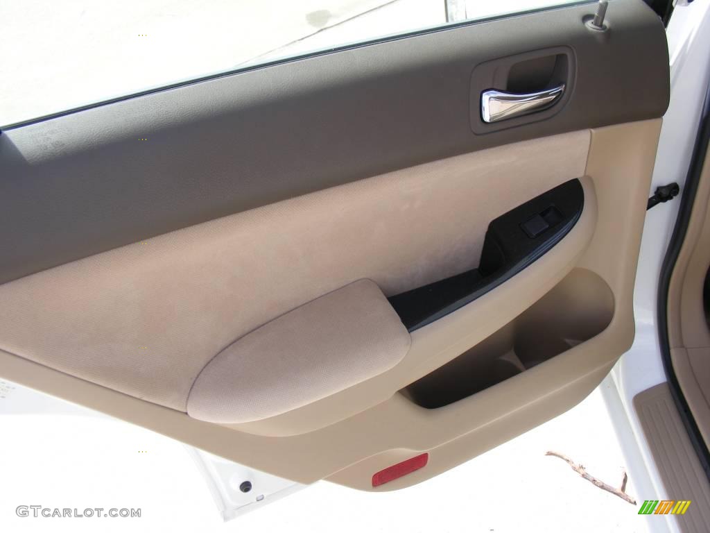 2007 Accord SE Sedan - Taffeta White / Ivory photo #29