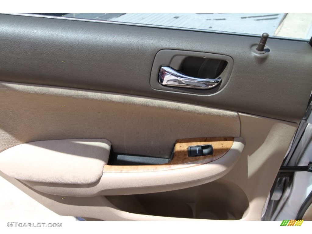 2004 Accord EX Sedan - Taffeta White / Ivory photo #11