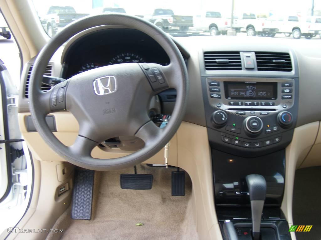 2007 Accord SE Sedan - Taffeta White / Ivory photo #34