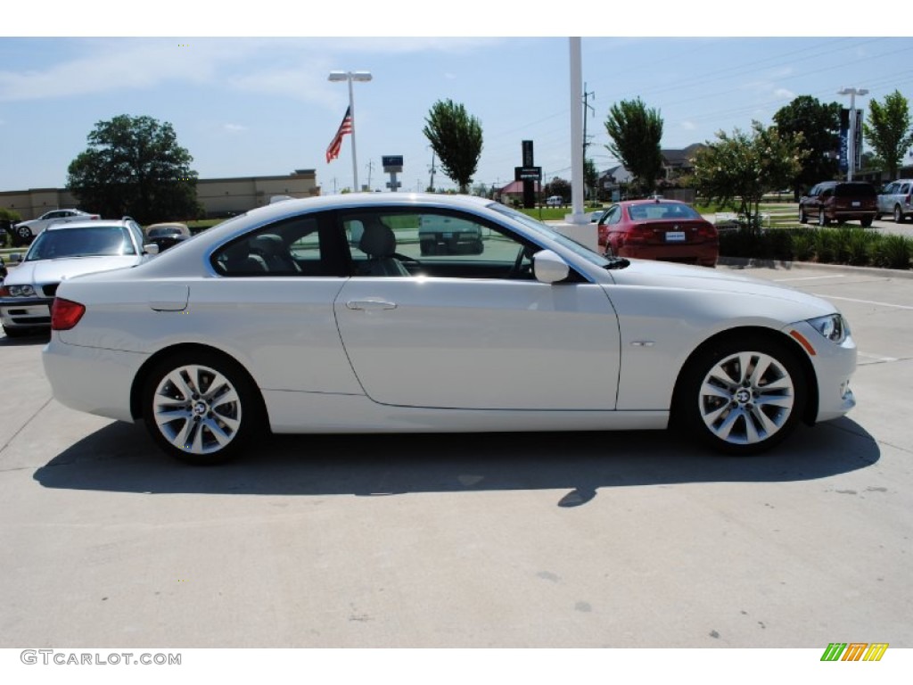 2011 3 Series 328i Coupe - Alpine White / Oyster/Black Dakota Leather photo #4