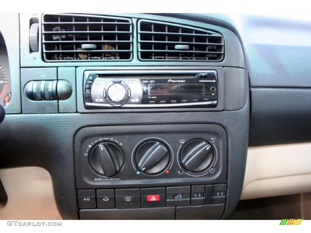 2001 Cabrio GLX - Tornado Red / Beige photo #52