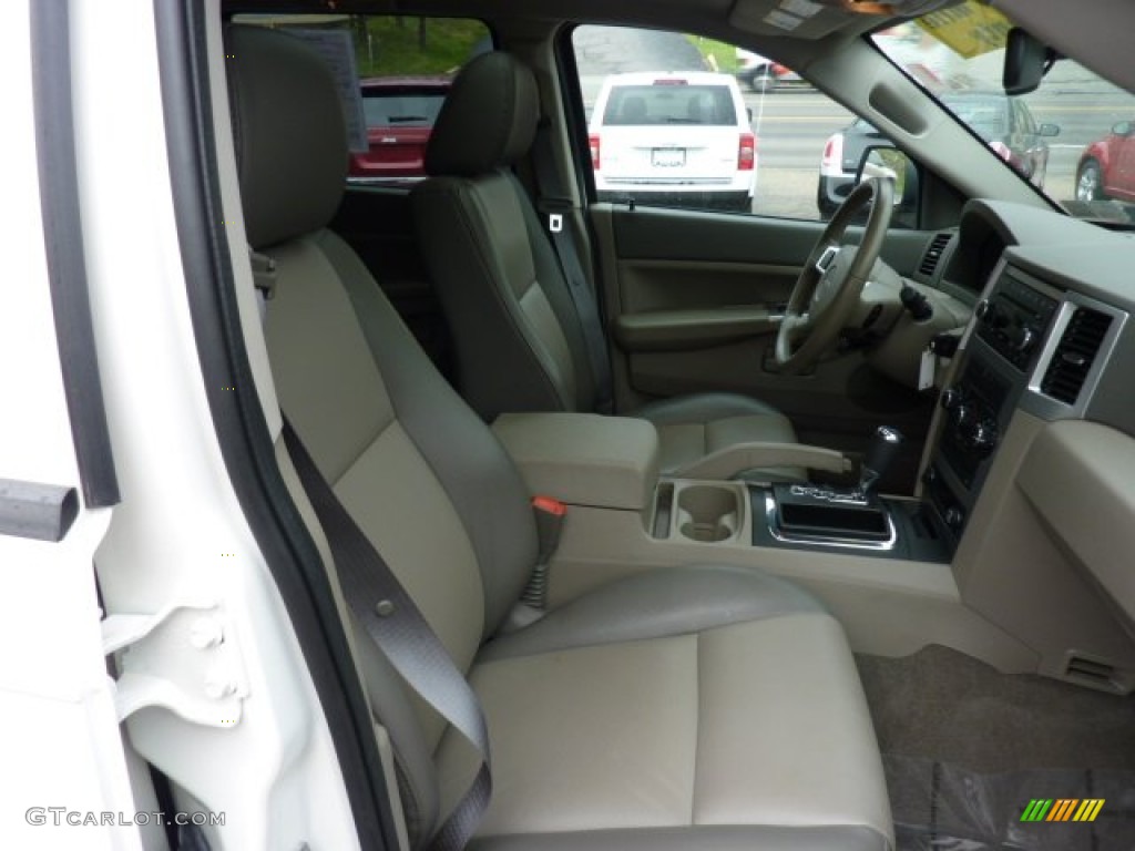 2008 Grand Cherokee Laredo 4x4 - Stone White / Khaki photo #13