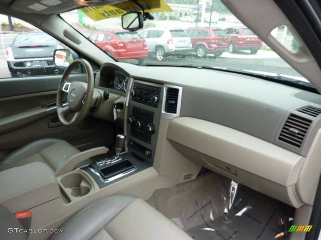 2008 Grand Cherokee Laredo 4x4 - Stone White / Khaki photo #14