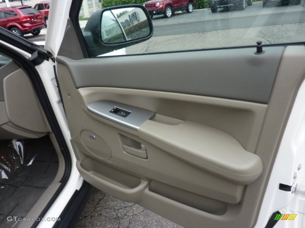 2008 Grand Cherokee Laredo 4x4 - Stone White / Khaki photo #15