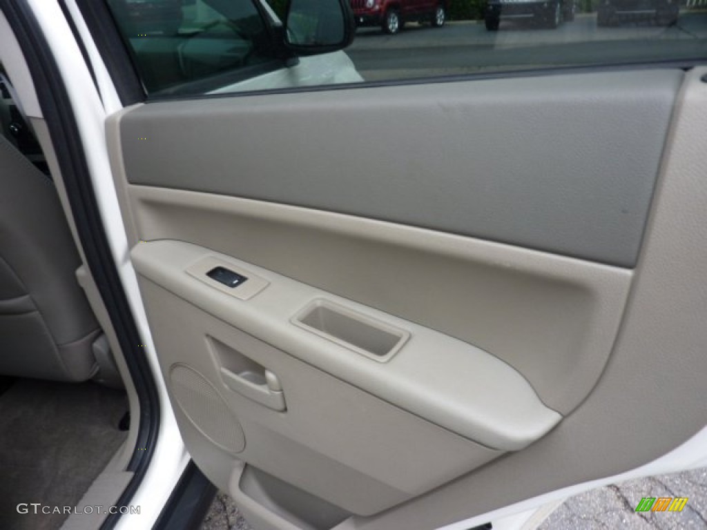 2008 Grand Cherokee Laredo 4x4 - Stone White / Khaki photo #17