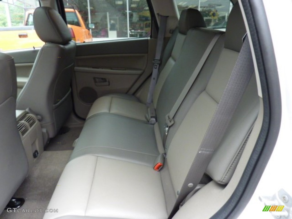 2008 Grand Cherokee Laredo 4x4 - Stone White / Khaki photo #19
