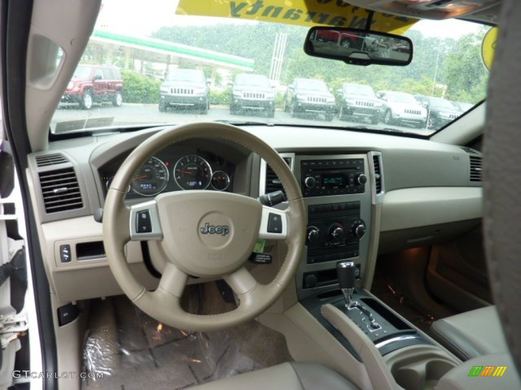 2008 Grand Cherokee Laredo 4x4 - Stone White / Khaki photo #20