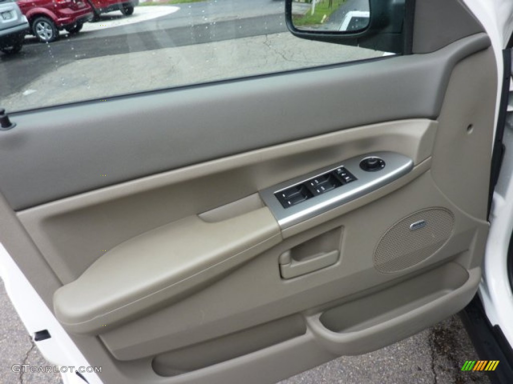 2008 Grand Cherokee Laredo 4x4 - Stone White / Khaki photo #21