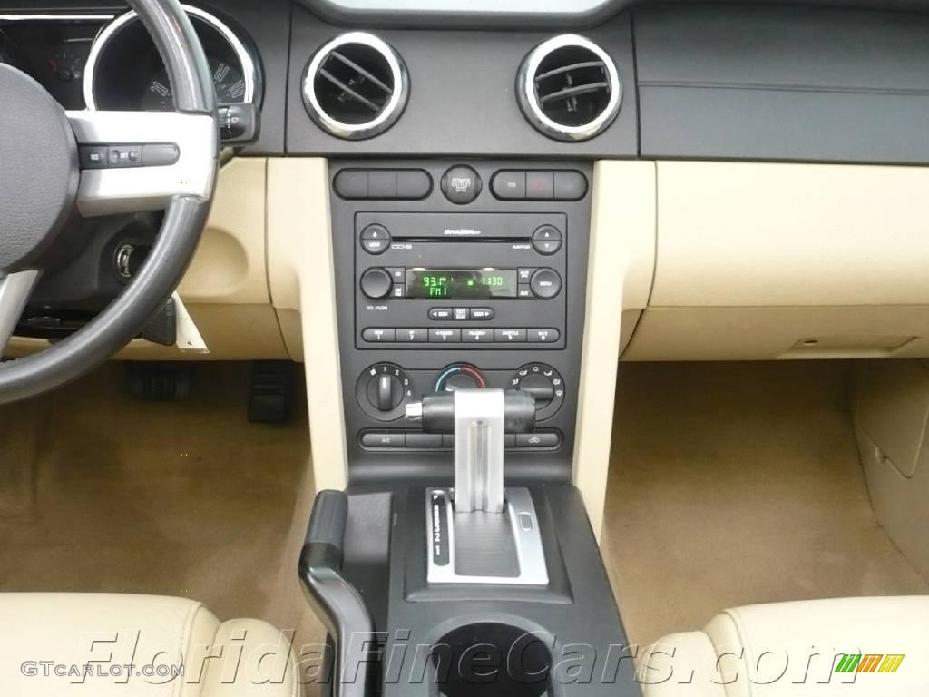 2007 Mustang V6 Premium Convertible - Black / Medium Parchment photo #18