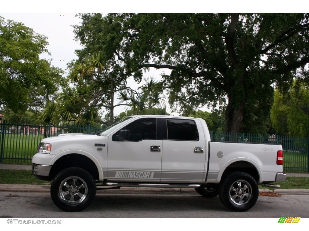 2005 F150 Lariat SuperCrew 4x4 - Oxford White / Black photo #2