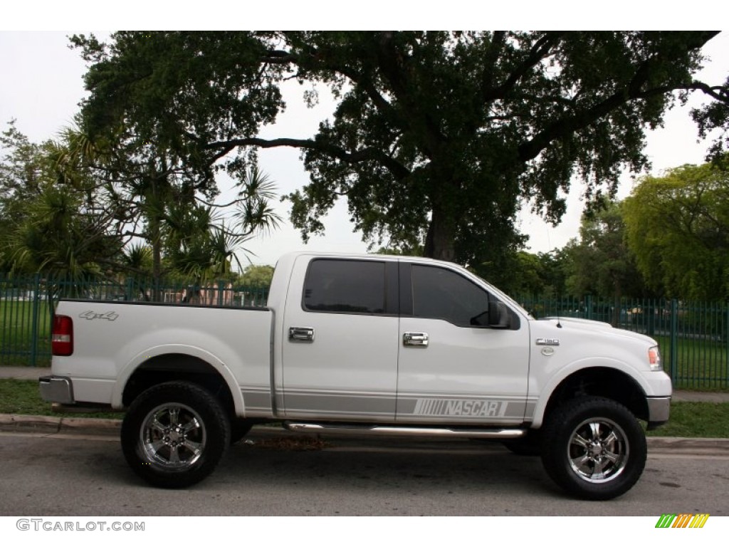 2005 F150 Lariat SuperCrew 4x4 - Oxford White / Black photo #11