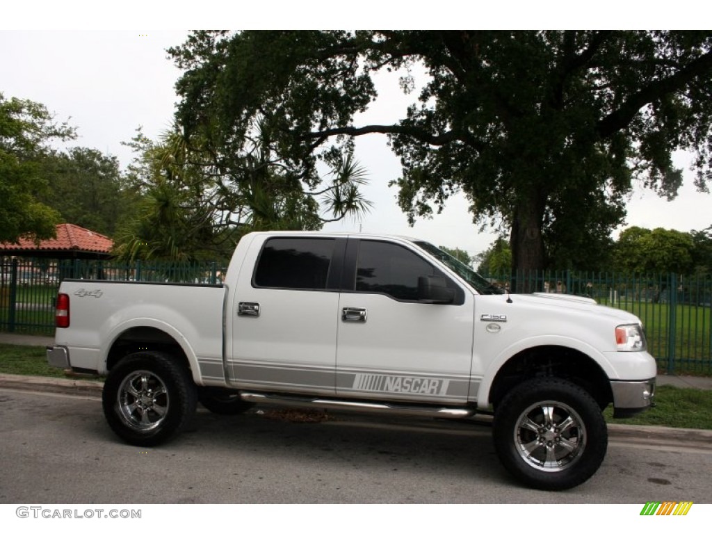 2005 F150 Lariat SuperCrew 4x4 - Oxford White / Black photo #12