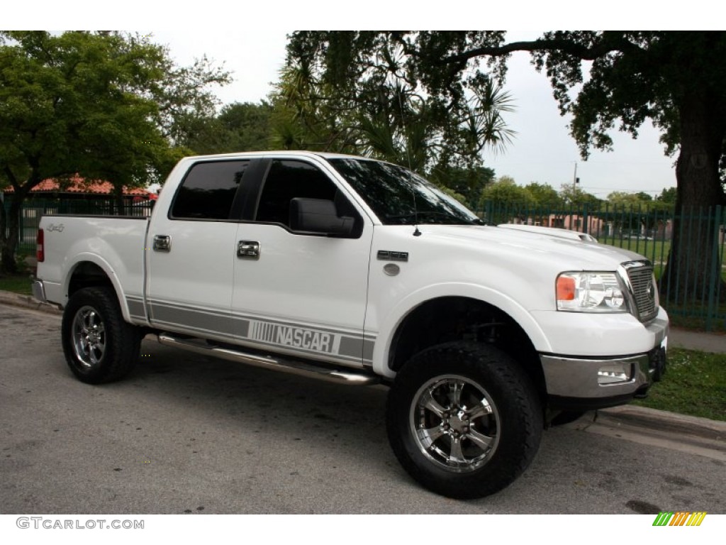 2005 F150 Lariat SuperCrew 4x4 - Oxford White / Black photo #14