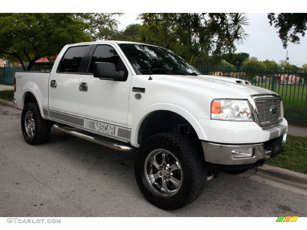2005 F150 Lariat SuperCrew 4x4 - Oxford White / Black photo #15