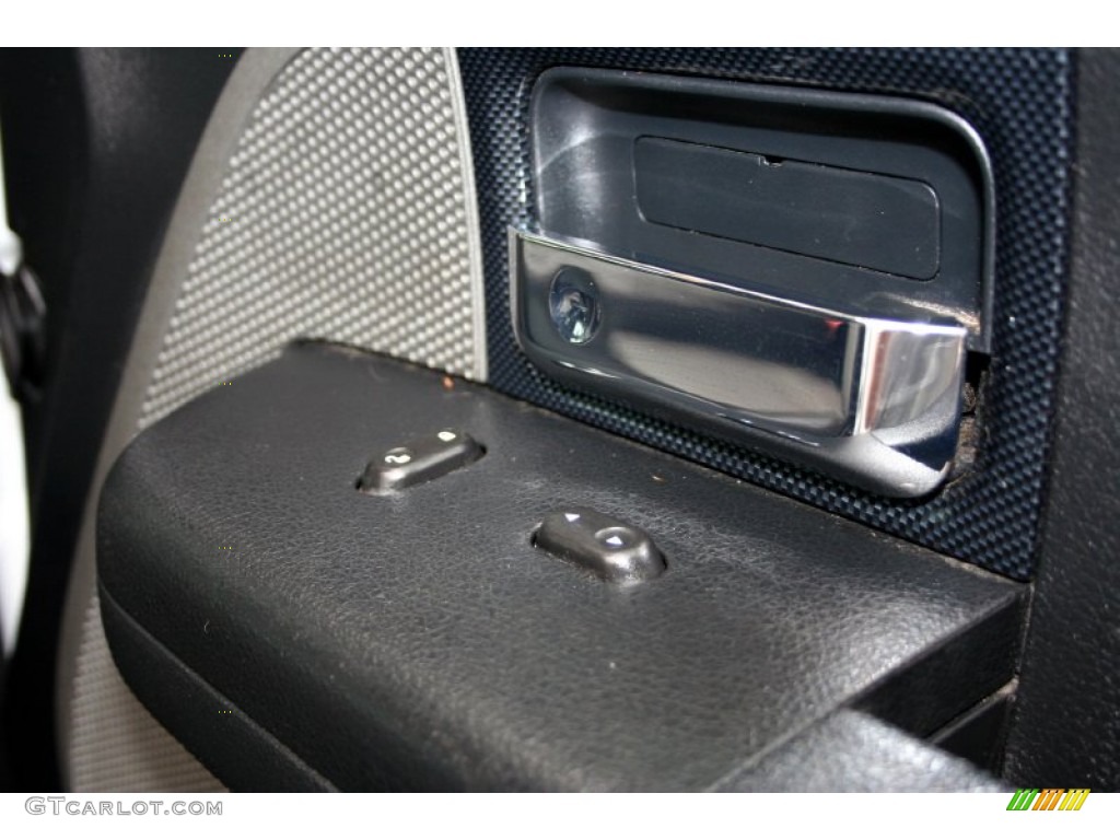 2005 F150 Lariat SuperCrew 4x4 - Oxford White / Black photo #36