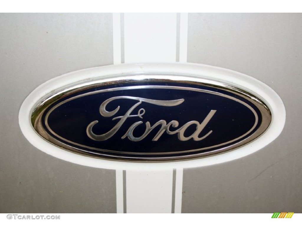 2005 F150 Lariat SuperCrew 4x4 - Oxford White / Black photo #40