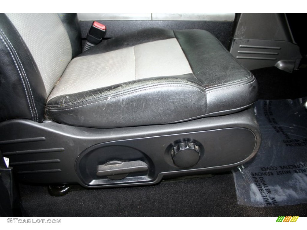 2005 F150 Lariat SuperCrew 4x4 - Oxford White / Black photo #42