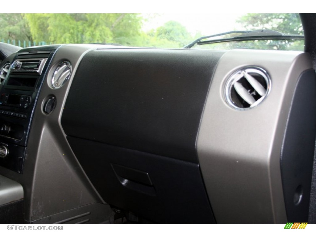 2005 F150 Lariat SuperCrew 4x4 - Oxford White / Black photo #66