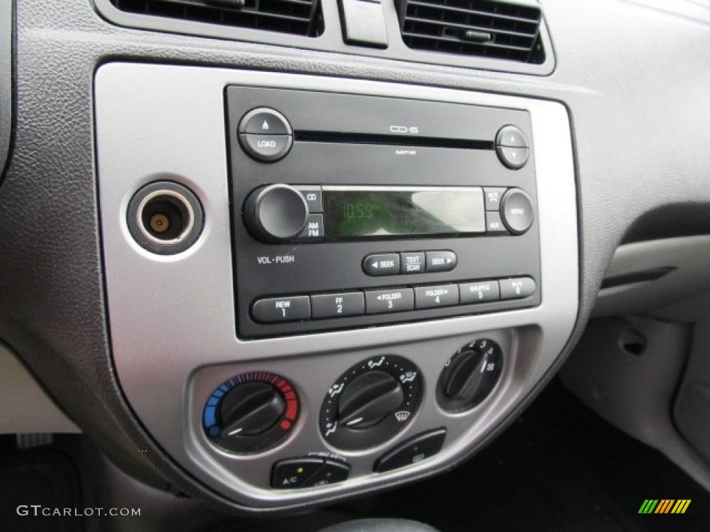 2007 Ford Focus ZX5 SES Hatchback Controls Photos